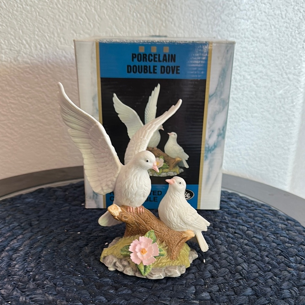 LaVie Porcelain Double Dove Figurine - Never Used